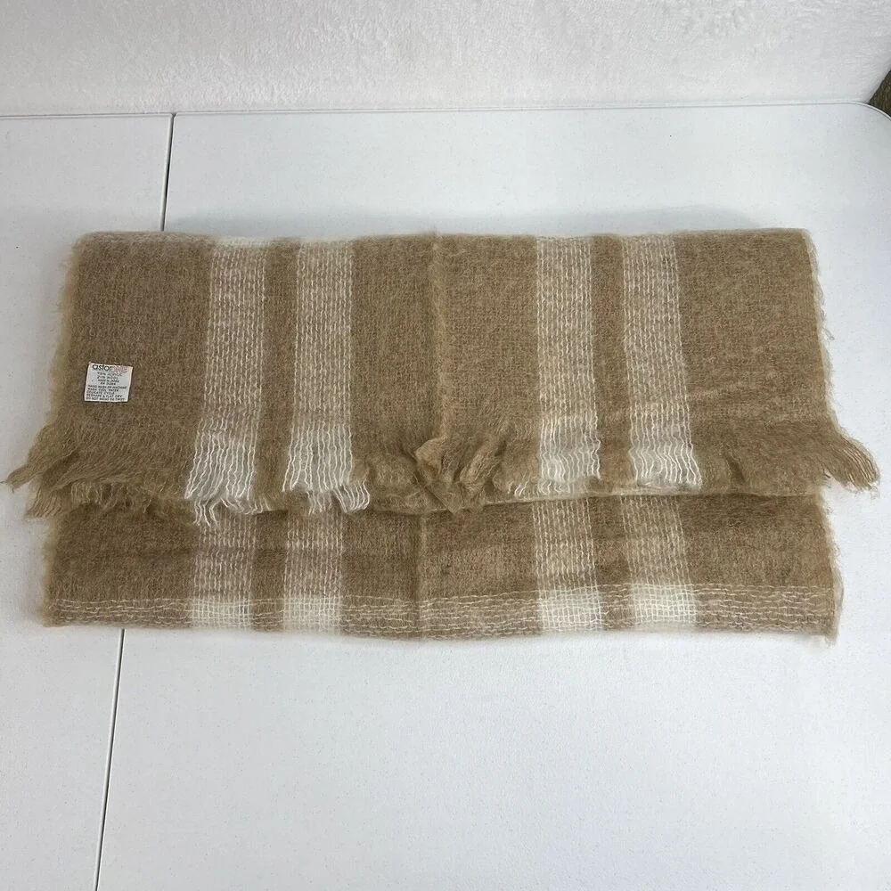 Astor One Scarf Wool Blend Tan Plaid Wrap‎ Vintage Made Japan Fringe Fuzzy Shawl